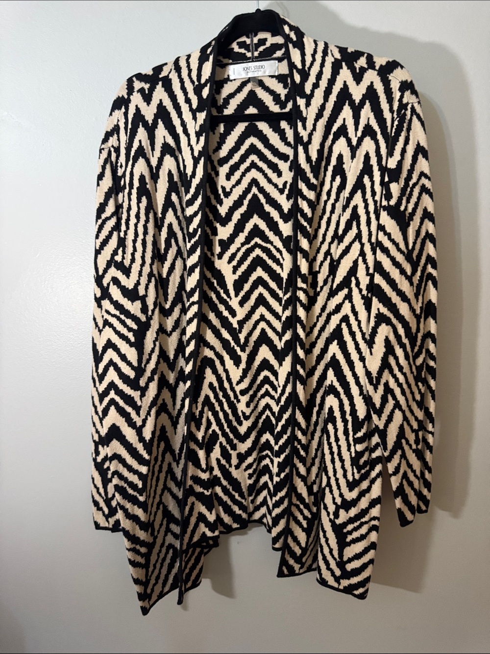 Jones Studio Black and Cream Zigzag Open-Front Cardigan